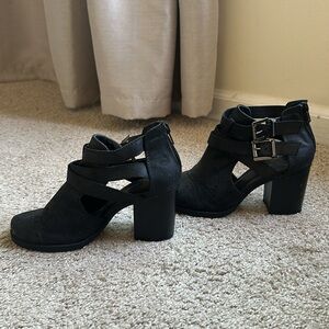 Black heeled boots